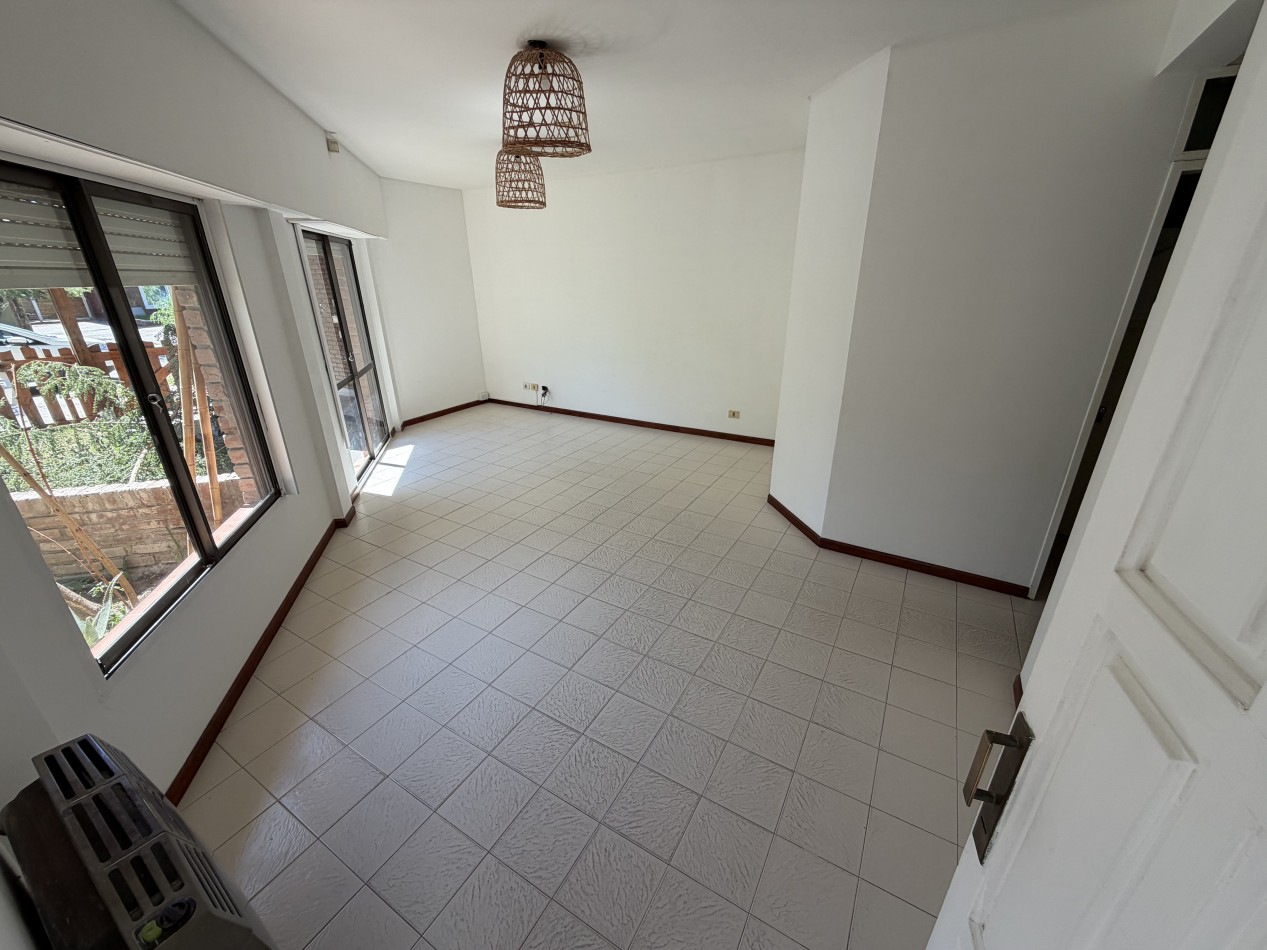 DUPLEX 2 DORMITORIOS CON PATIO EN BARRIO SUR