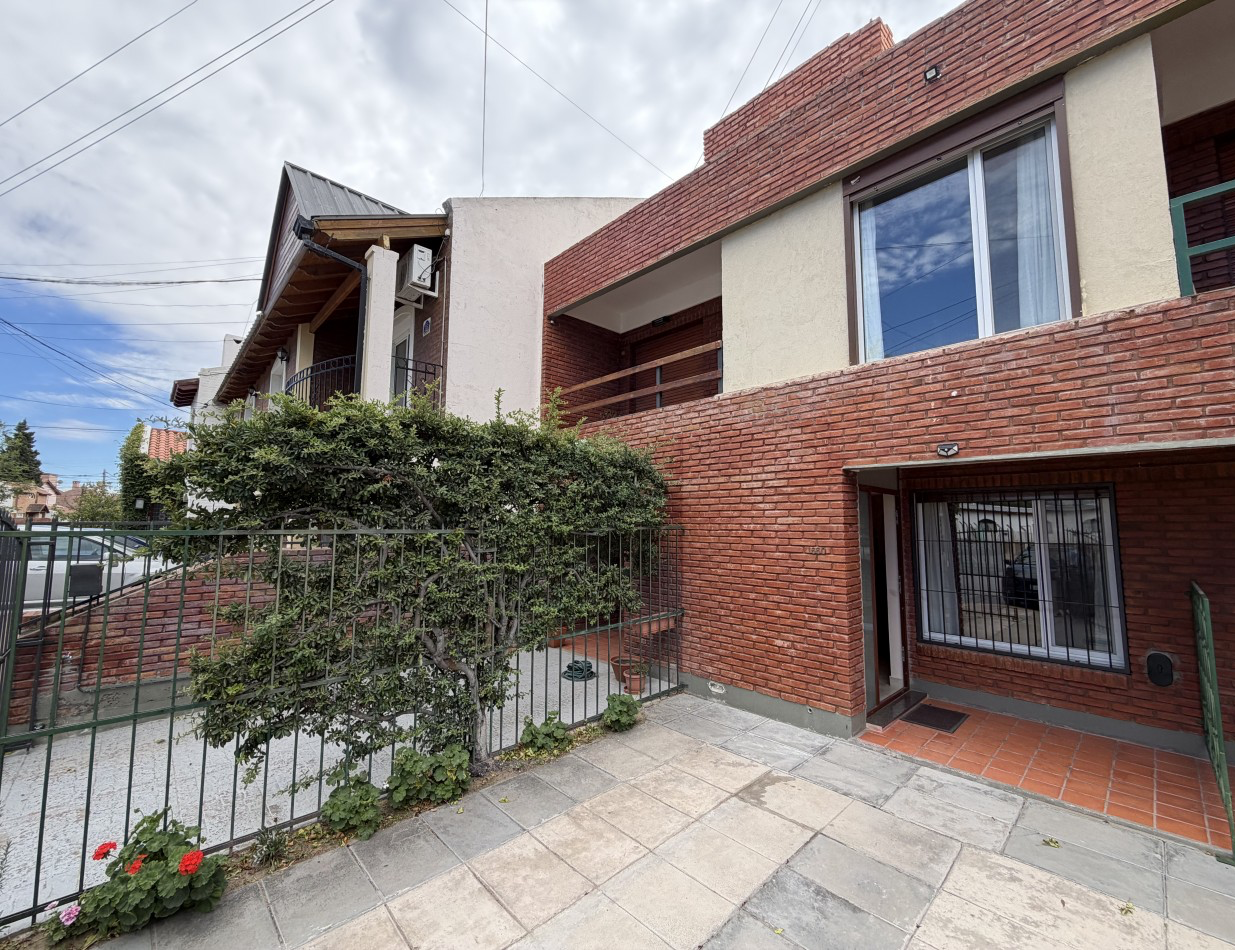 DUPLEX 3 DORMITORIOS CON COCHERA Y PATIO EN BARRIO SUR 