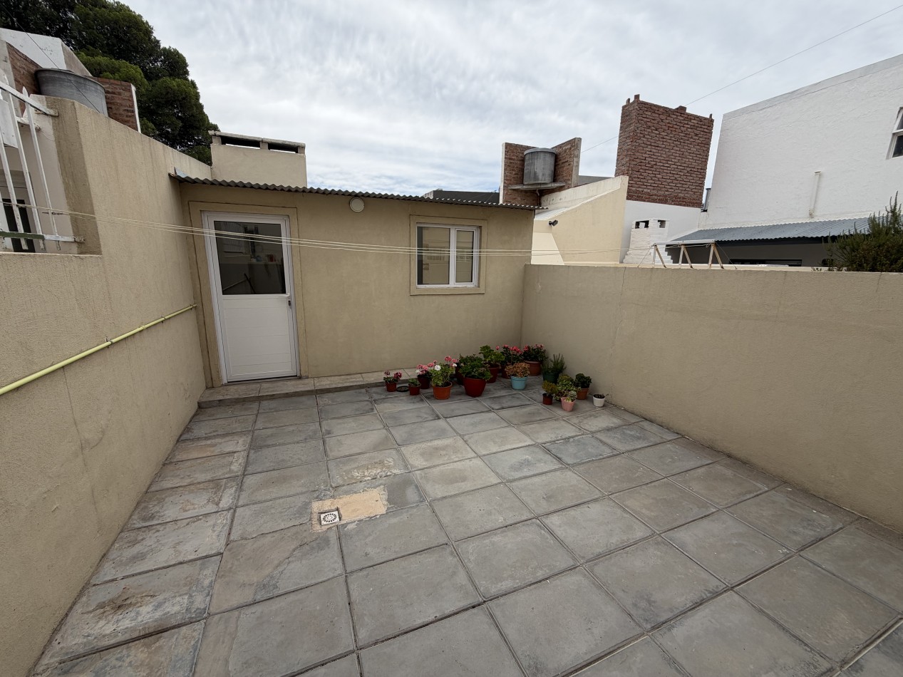 DUPLEX 3 DORMITORIOS CON COCHERA Y PATIO EN BARRIO SUR 