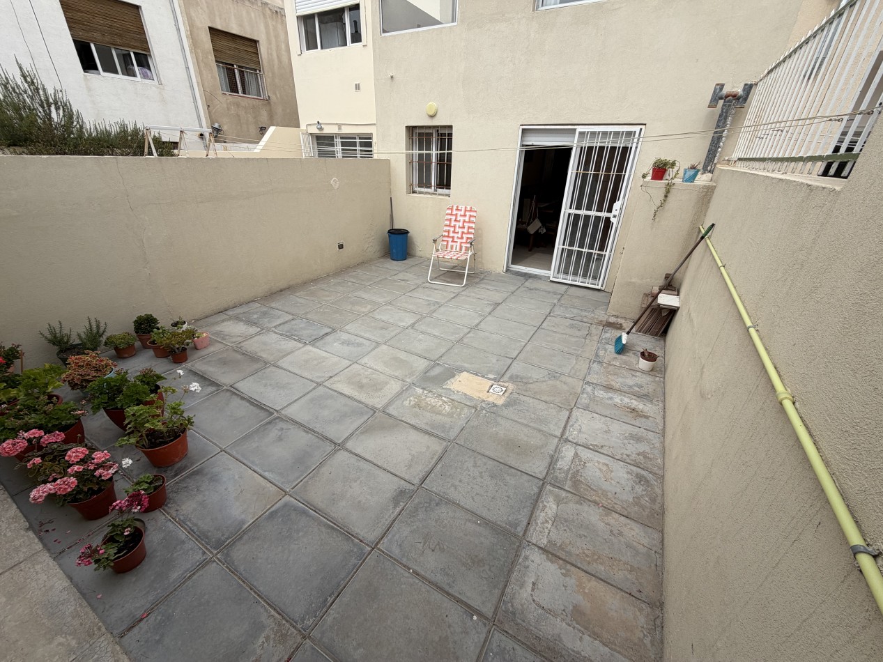 DUPLEX 3 DORMITORIOS CON COCHERA Y PATIO EN BARRIO SUR 