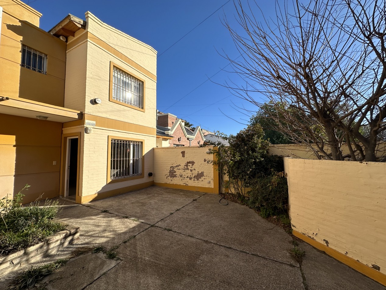 DUPLEX 2 DORMITORIOS Y PATIO EN ZONA SUR 