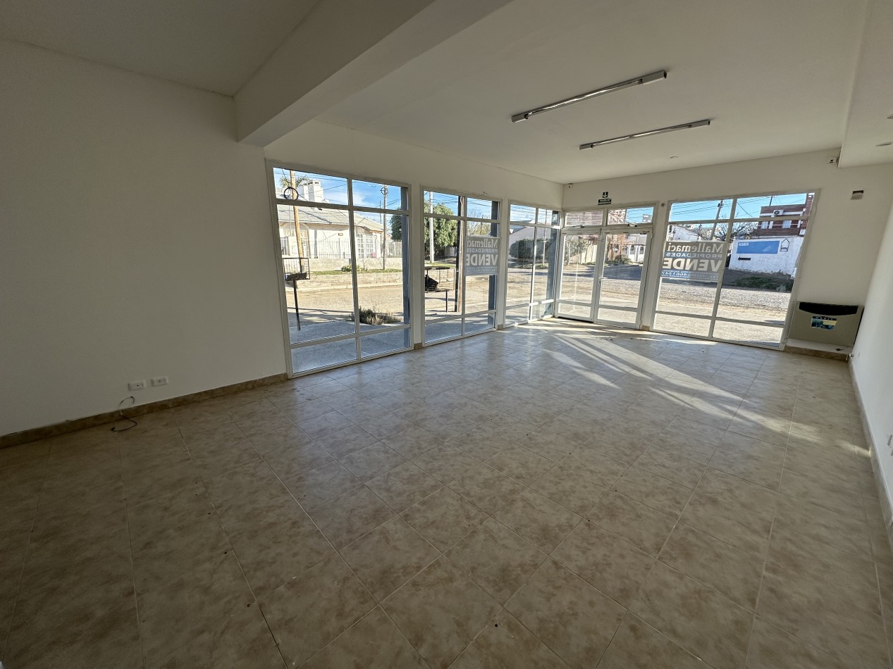 LOCAL 46 M² EN ESQUINA - ZONA SUR 