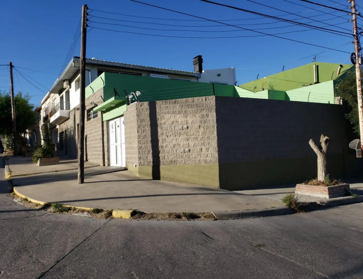 CASA EN ESQUINA + OFICINA, EN COMODORO RIVADAVIA