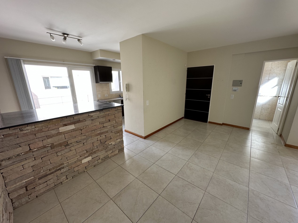 DEPTO 2 DORMITORIOS CON DOBLE BALCON Y PARRILA EN ZONA SUR