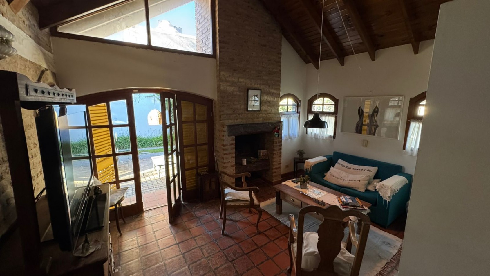 CASA 2 DORMITORIOS CON AMPLIO PATIO EN BARRIO SUR