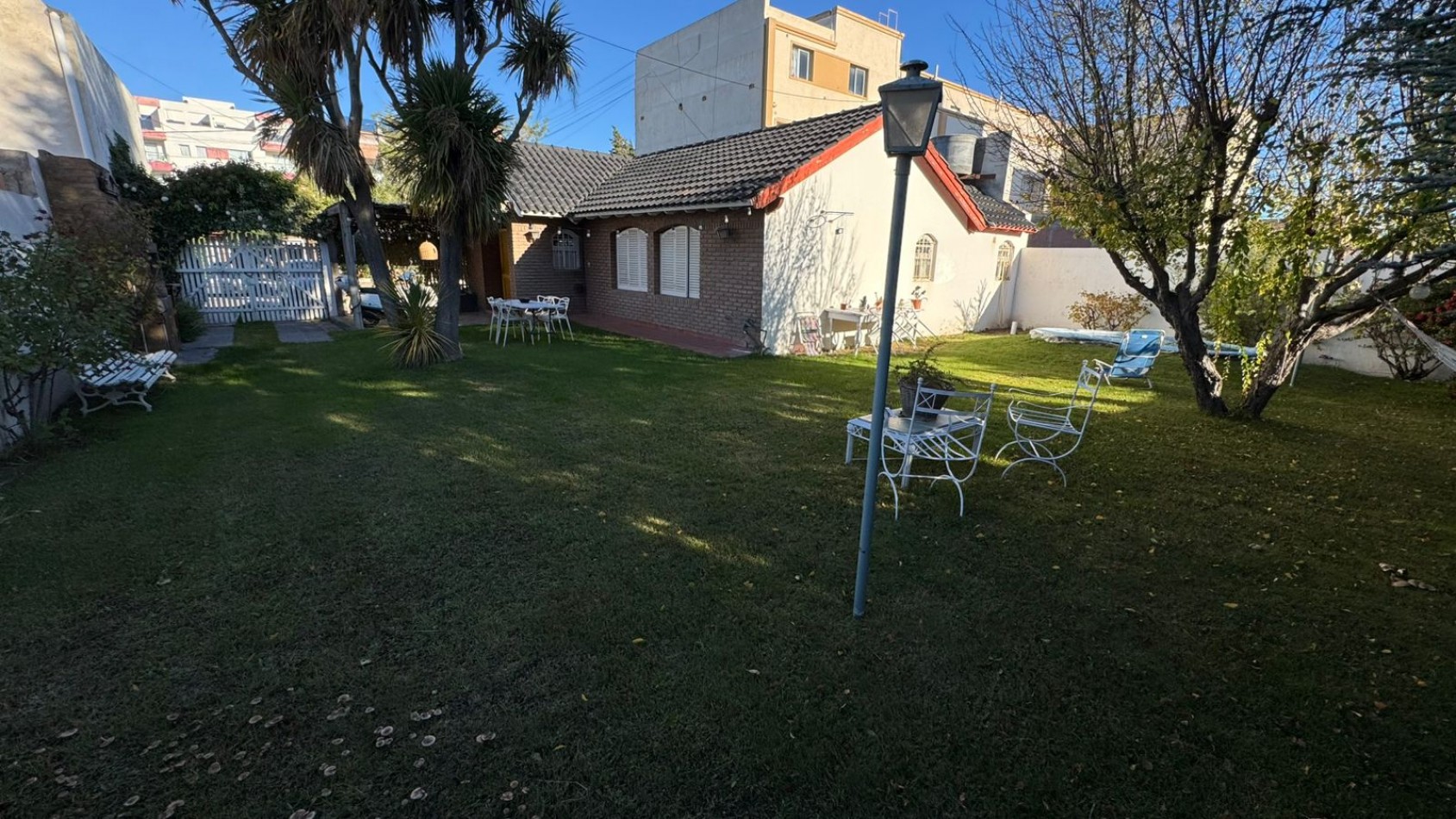 CASA 2 DORMITORIOS CON AMPLIO PATIO EN BARRIO SUR