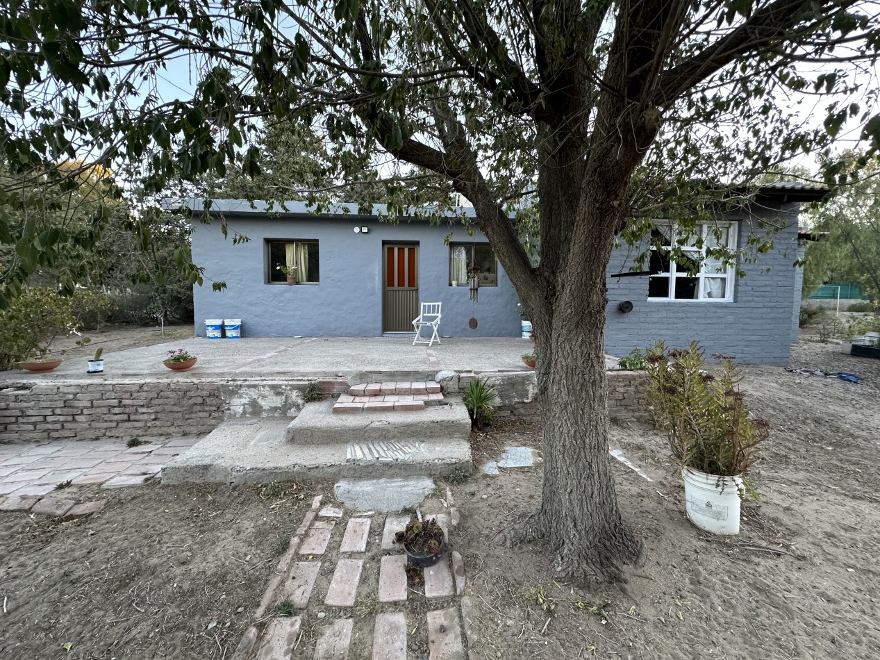 CASA 4 DORMITORIOS SOBRE TERRENO DE 2500 M² - QUINTAS DEL MIRADOR