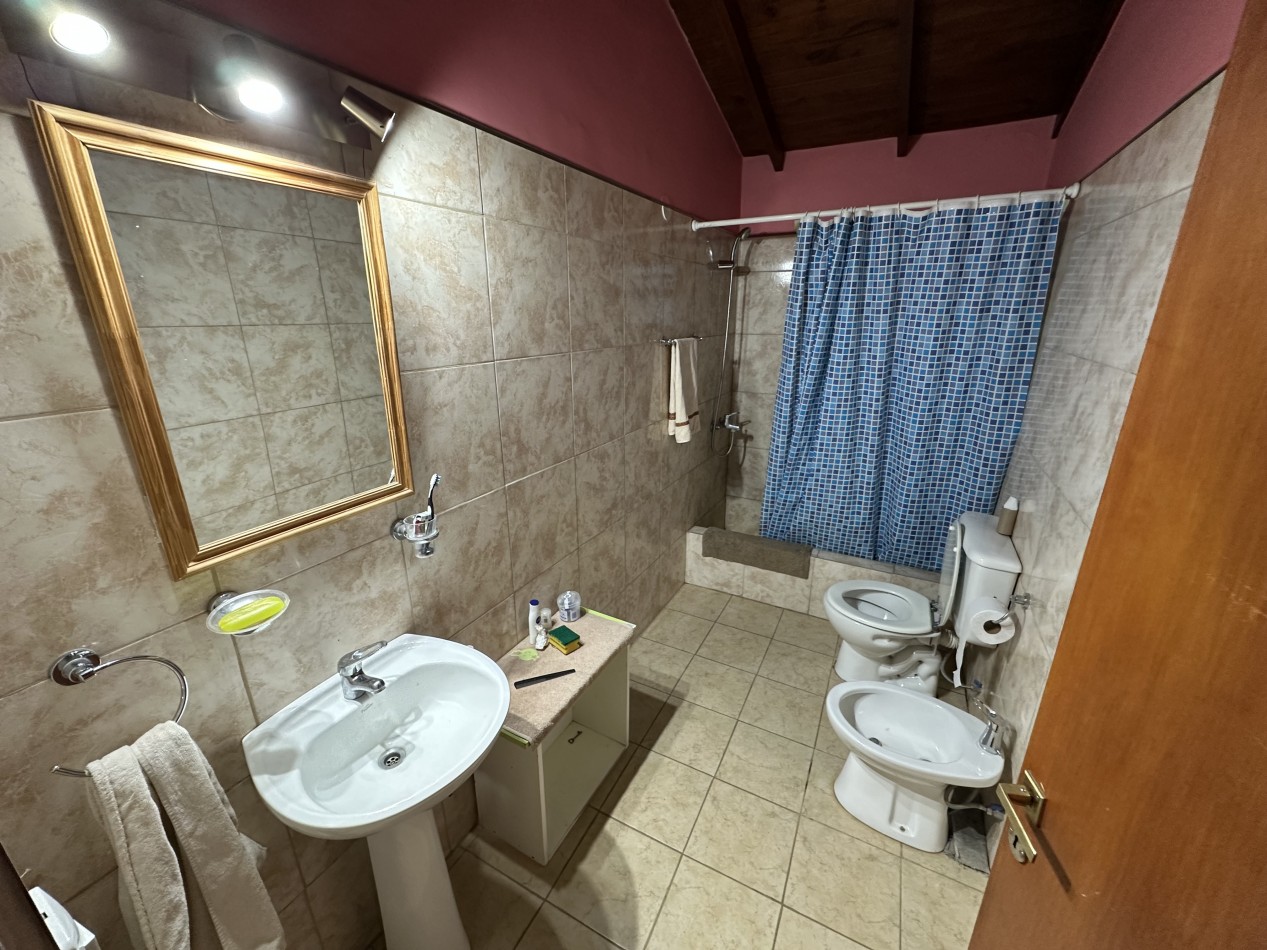 CASA 4 DORMITORIOS SOBRE TERRENO DE 2500 M² - QUINTAS DEL MIRADOR