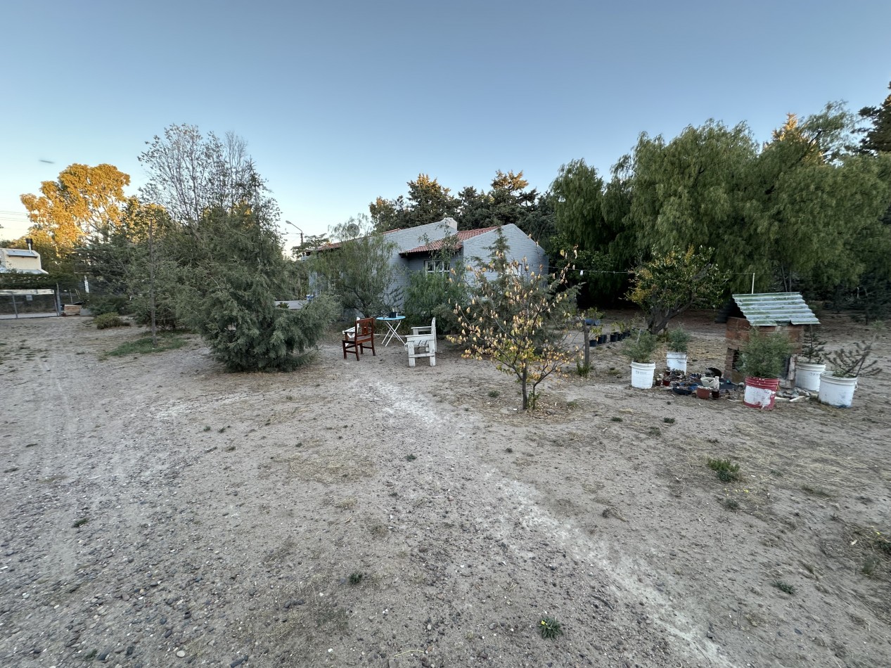 CASA 4 DORMITORIOS SOBRE TERRENO DE 2500 M² - QUINTAS DEL MIRADOR
