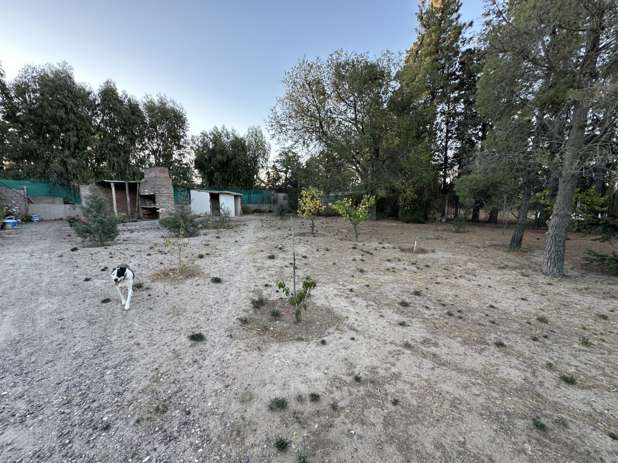 CASA 4 DORMITORIOS SOBRE TERRENO DE 2500 M² - QUINTAS DEL MIRADOR