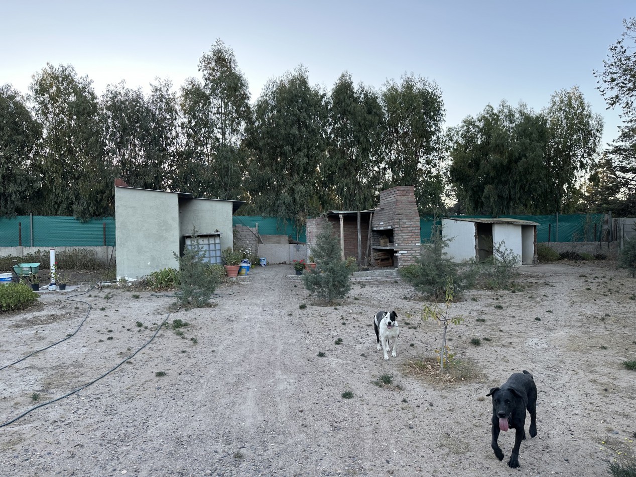 CASA 4 DORMITORIOS SOBRE TERRENO DE 2500 M² - QUINTAS DEL MIRADOR