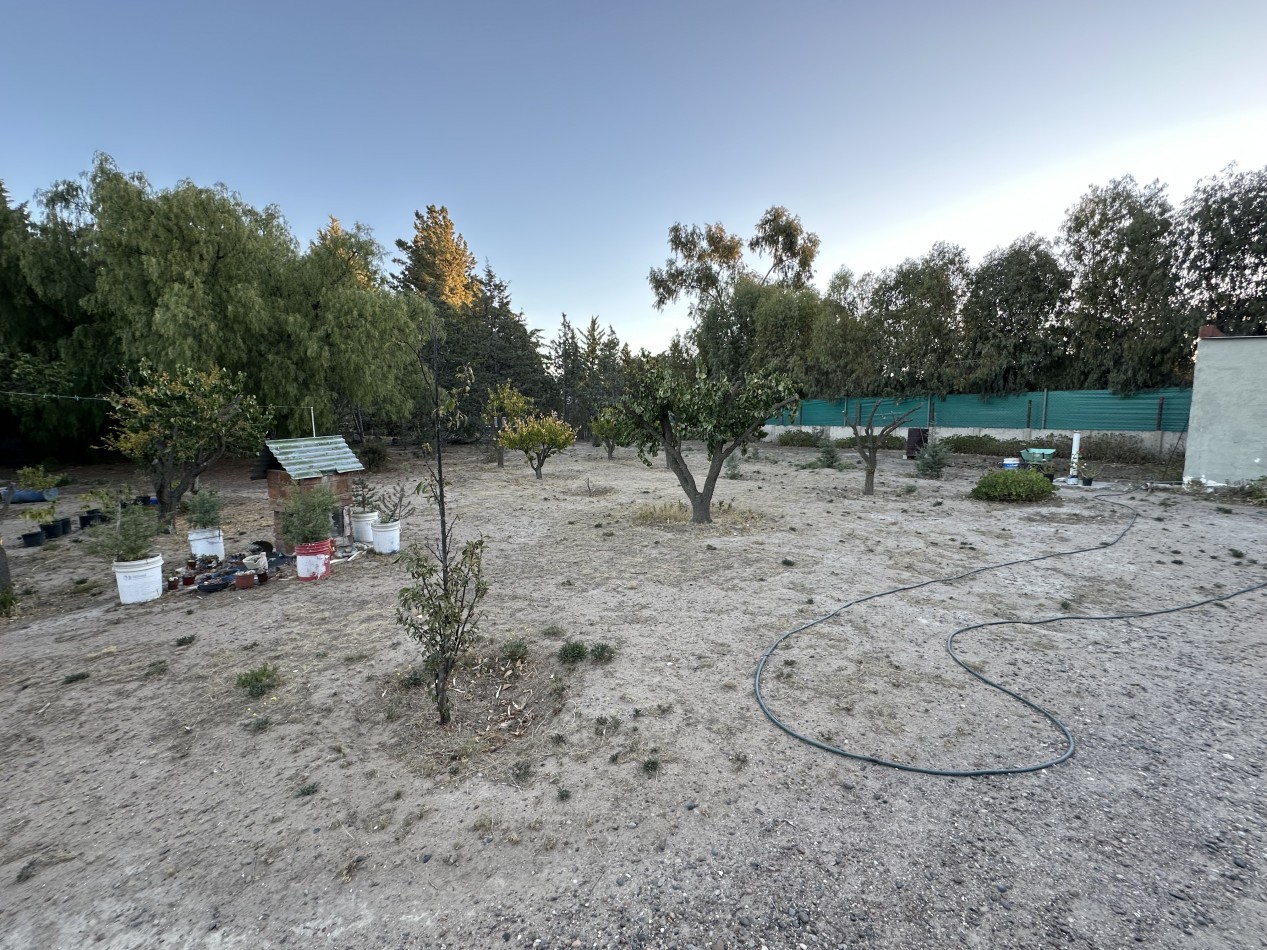 CASA 4 DORMITORIOS SOBRE TERRENO DE 2500 M² - QUINTAS DEL MIRADOR