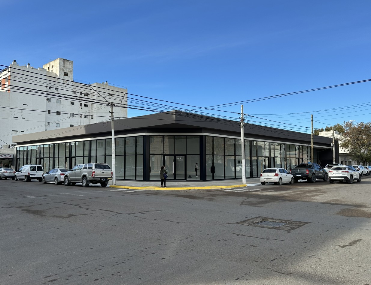 EXCELENTES LOCALES COMERCIALES A ESTRENAR EN PLENO CENTRO 