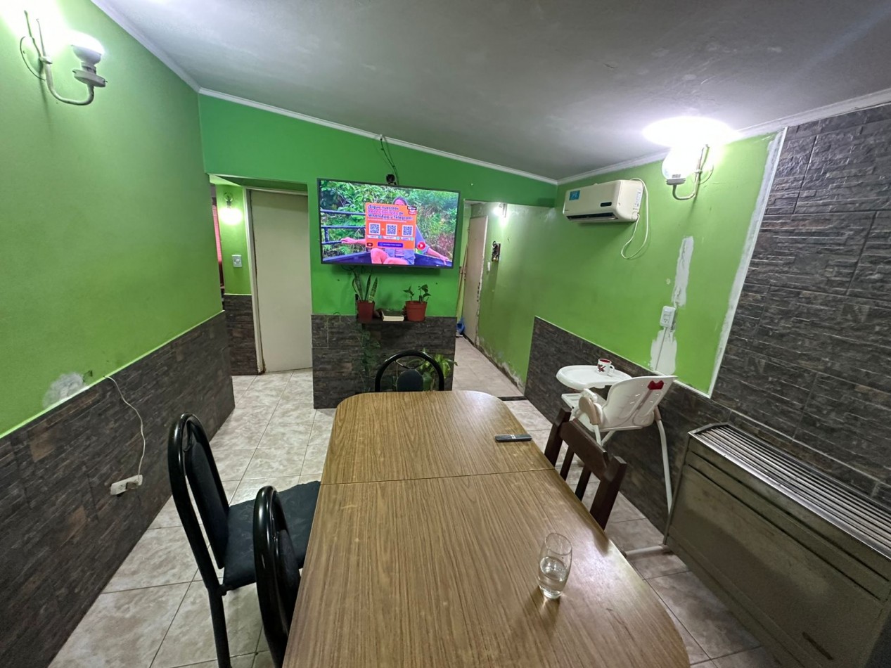 CASA DE 2 DORMITORIOS CON DEPTO DE 1 DORMITORIO AL FONDO DEL LOTE