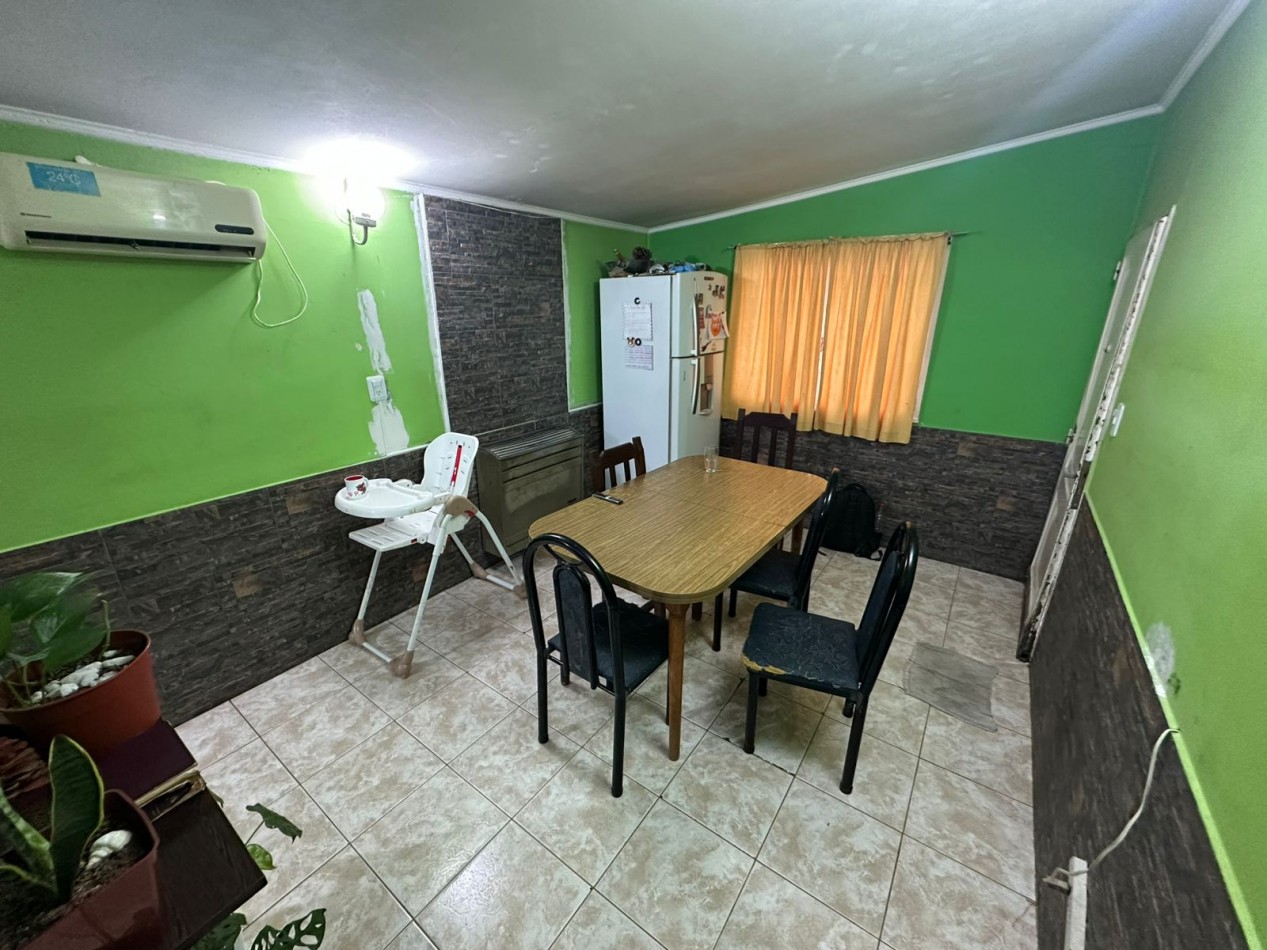 CASA DE 2 DORMITORIOS CON DEPTO DE 1 DORMITORIO AL FONDO DEL LOTE