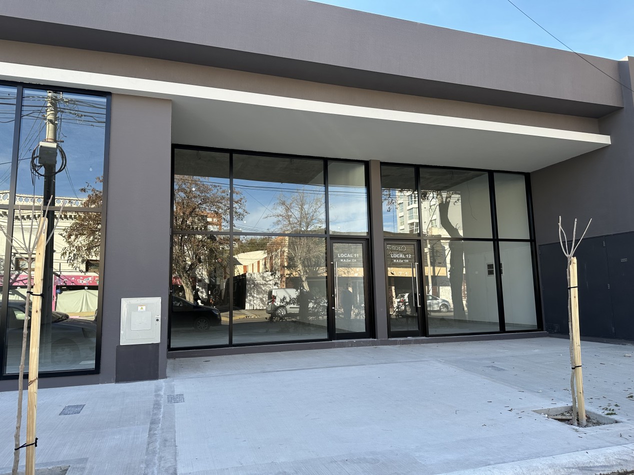 EXCELENTES LOCALES COMERCIALES A ESTRENAR EN PLENO CENTRO 
