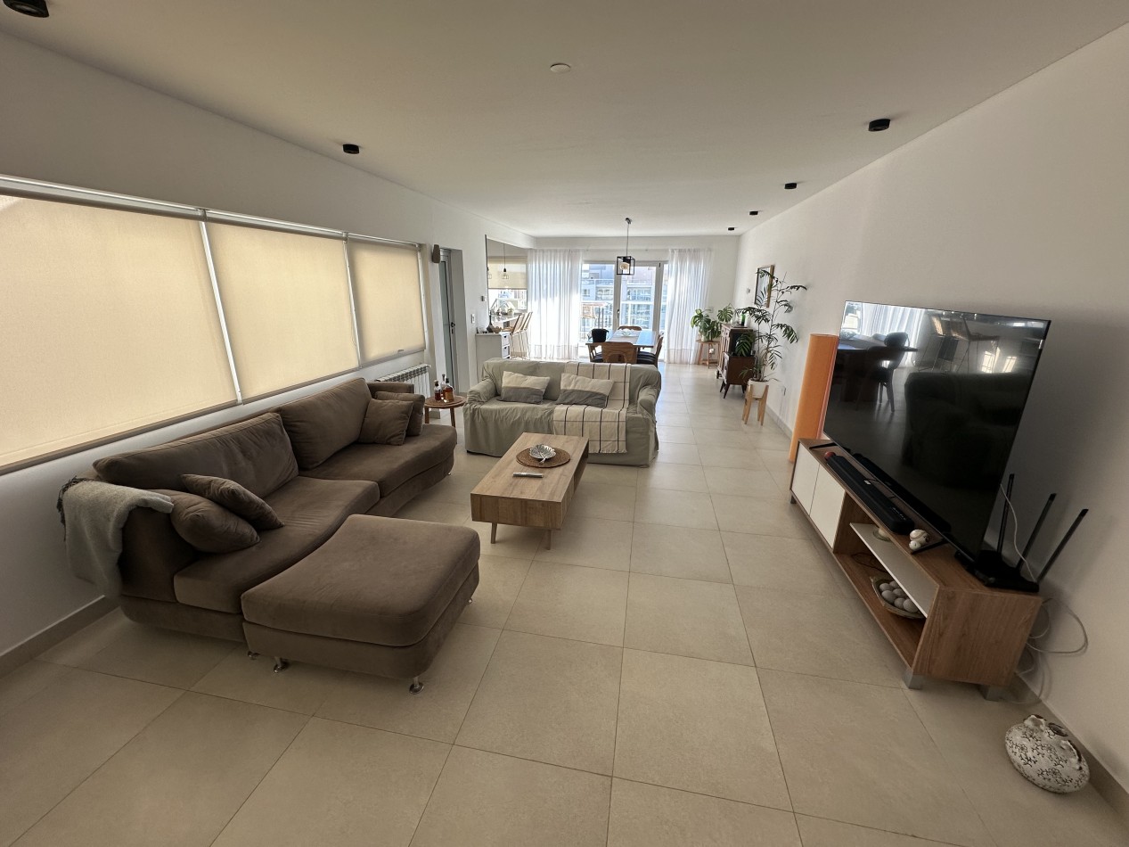 DEPARTAMENTO DE 2 DORMITORIOS CON VISTA AL MAR Y COCHERA