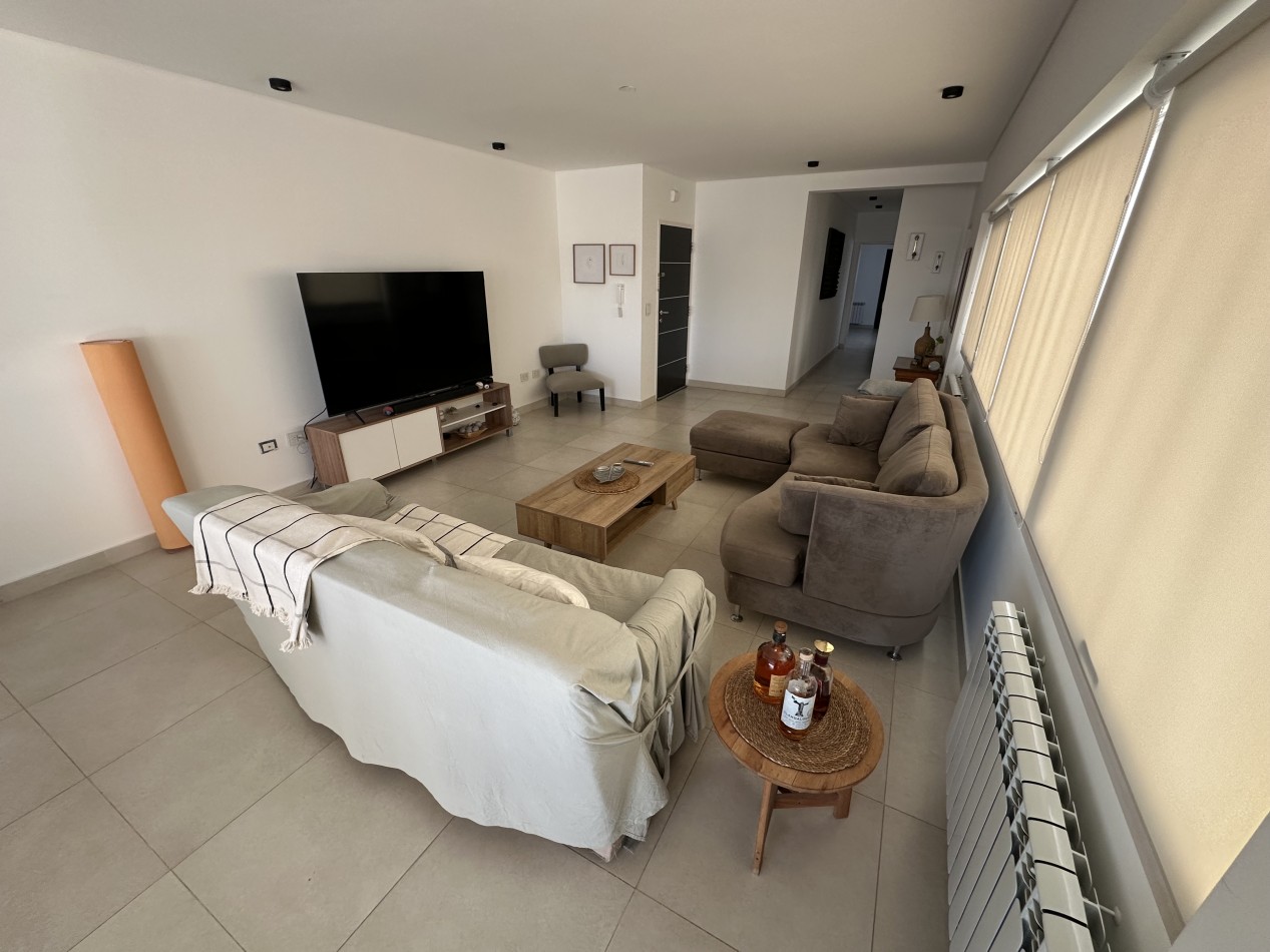 DEPARTAMENTO DE 2 DORMITORIOS CON VISTA AL MAR Y COCHERA