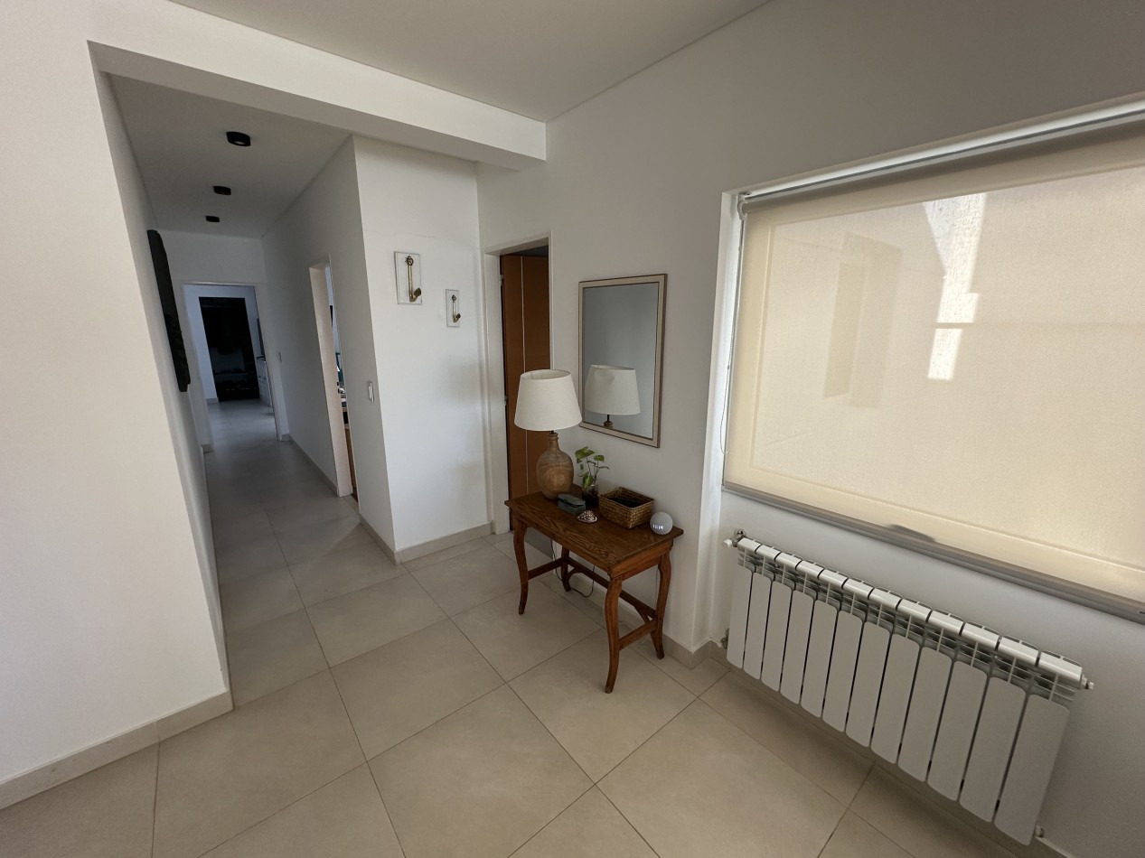 DEPARTAMENTO DE 2 DORMITORIOS CON VISTA AL MAR Y COCHERA