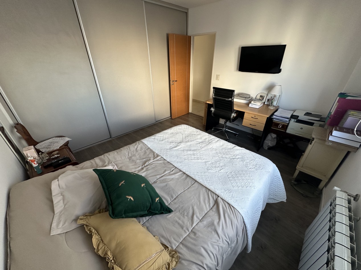 DEPARTAMENTO DE 2 DORMITORIOS CON VISTA AL MAR Y COCHERA