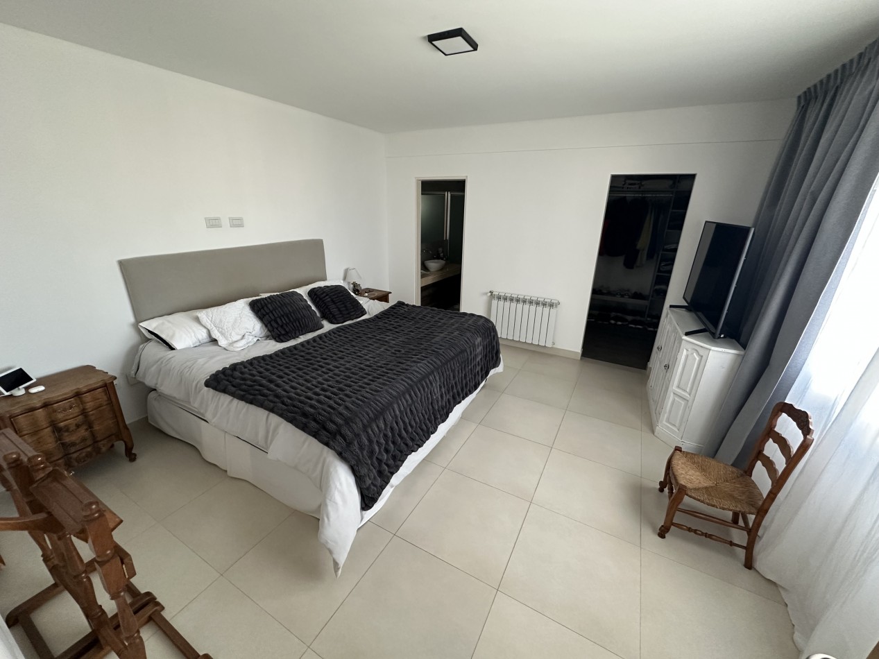 DEPARTAMENTO DE 2 DORMITORIOS CON VISTA AL MAR Y COCHERA