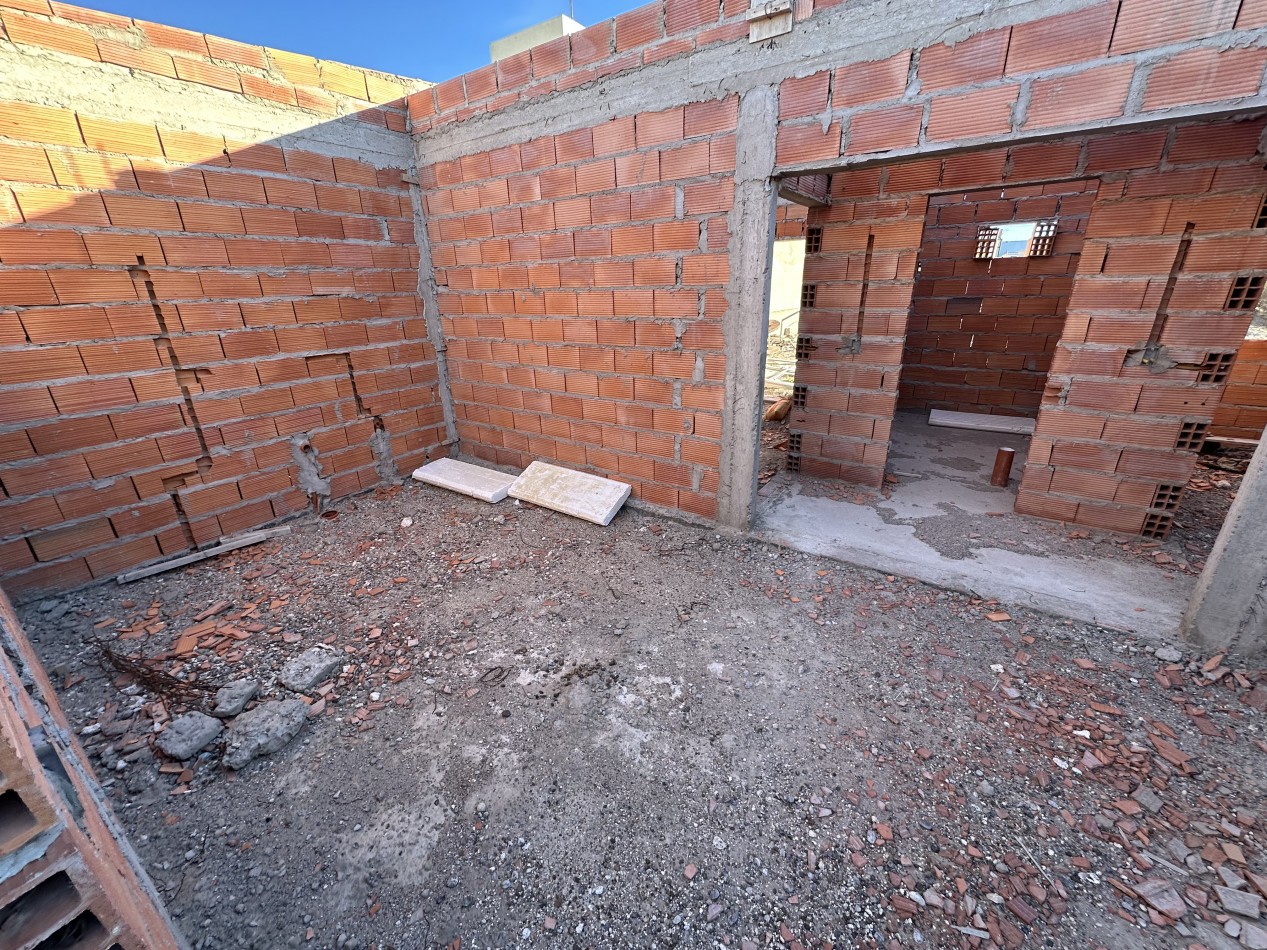 TERRENO 500 M² CON MEJORA EN SOLANA