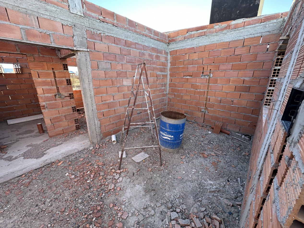 TERRENO 500 M² CON MEJORA EN SOLANA