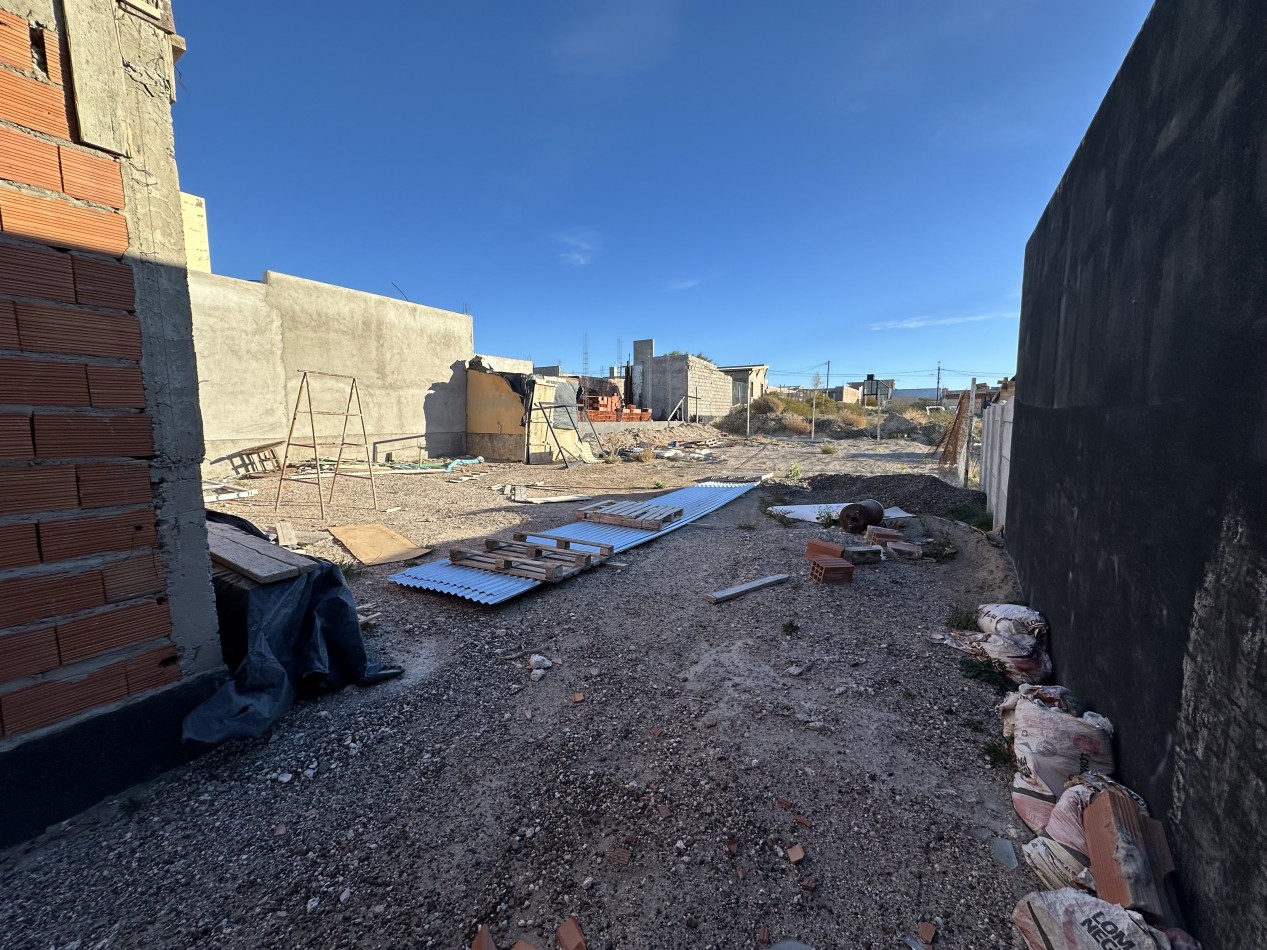 TERRENO 500 M² CON MEJORA EN SOLANA
