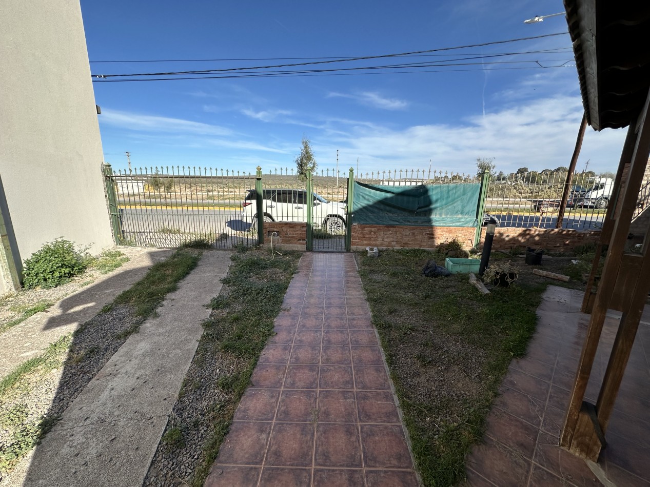 CASA 2 DORMITORIOS CON PATIO Y QUINCHO EN ZONA SUR