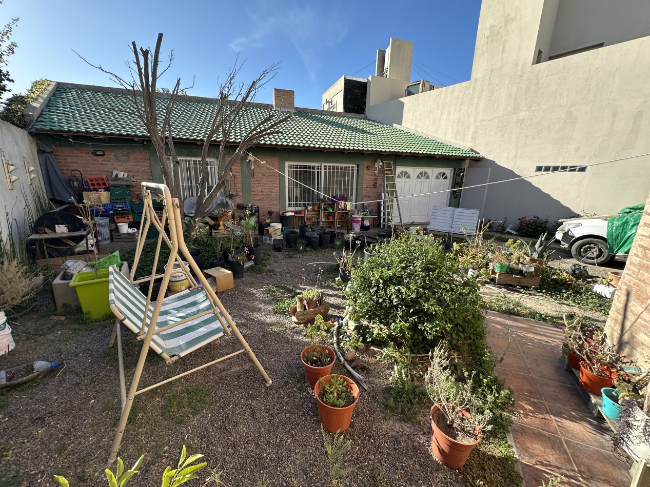 CASA 2 DORMITORIOS CON PATIO Y QUINCHO EN ZONA SUR