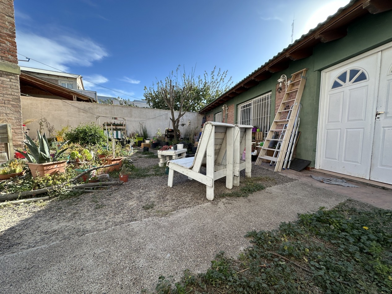 CASA 2 DORMITORIOS CON PATIO Y QUINCHO EN ZONA SUR