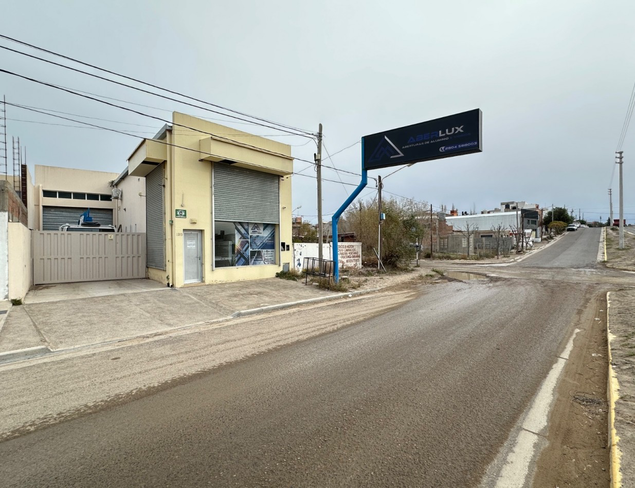 GALPON DE 300 M² CON OFICINA Y SALIDA A DOS CALLES 