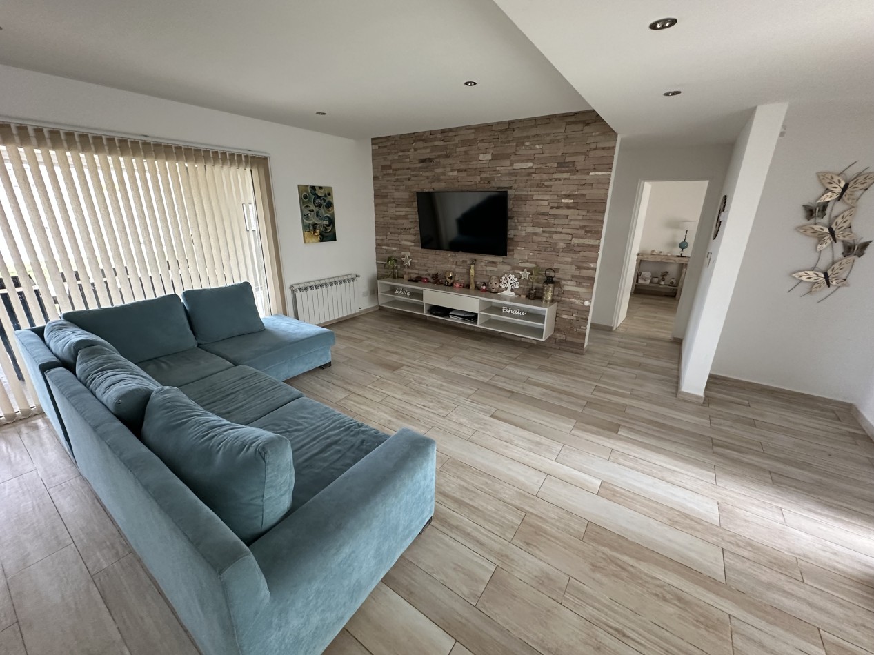 CASA 4/5 DORMITORIOS DE CATEGORIA CON PATIO Y PISCINA 