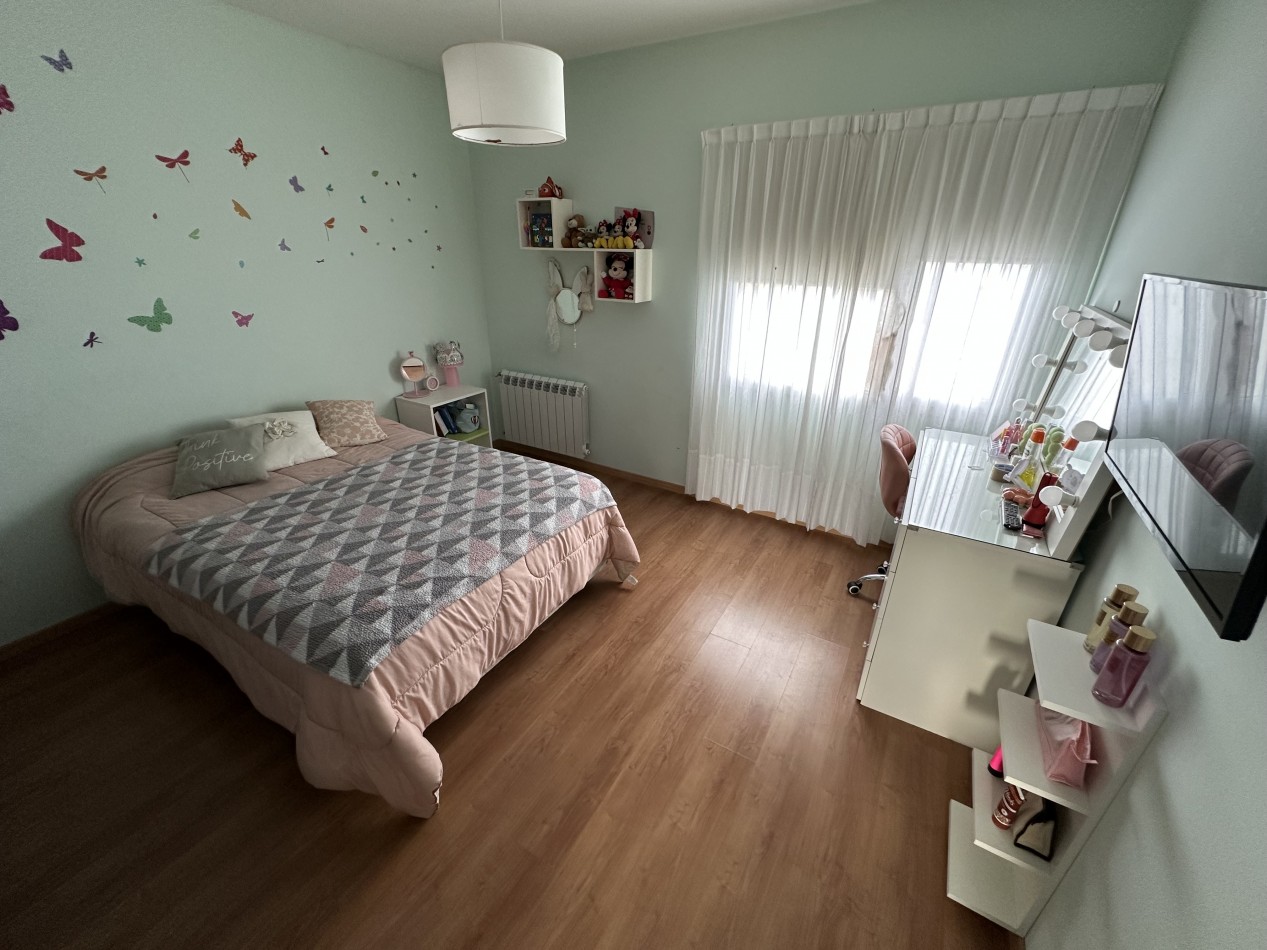 CASA 4/5 DORMITORIOS DE CATEGORIA CON PATIO Y PISCINA 