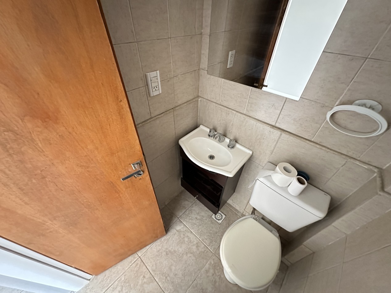 DUPLEX DE 2 DORMITORIOS CON PATIO Y ENTRADA VEHICULAR