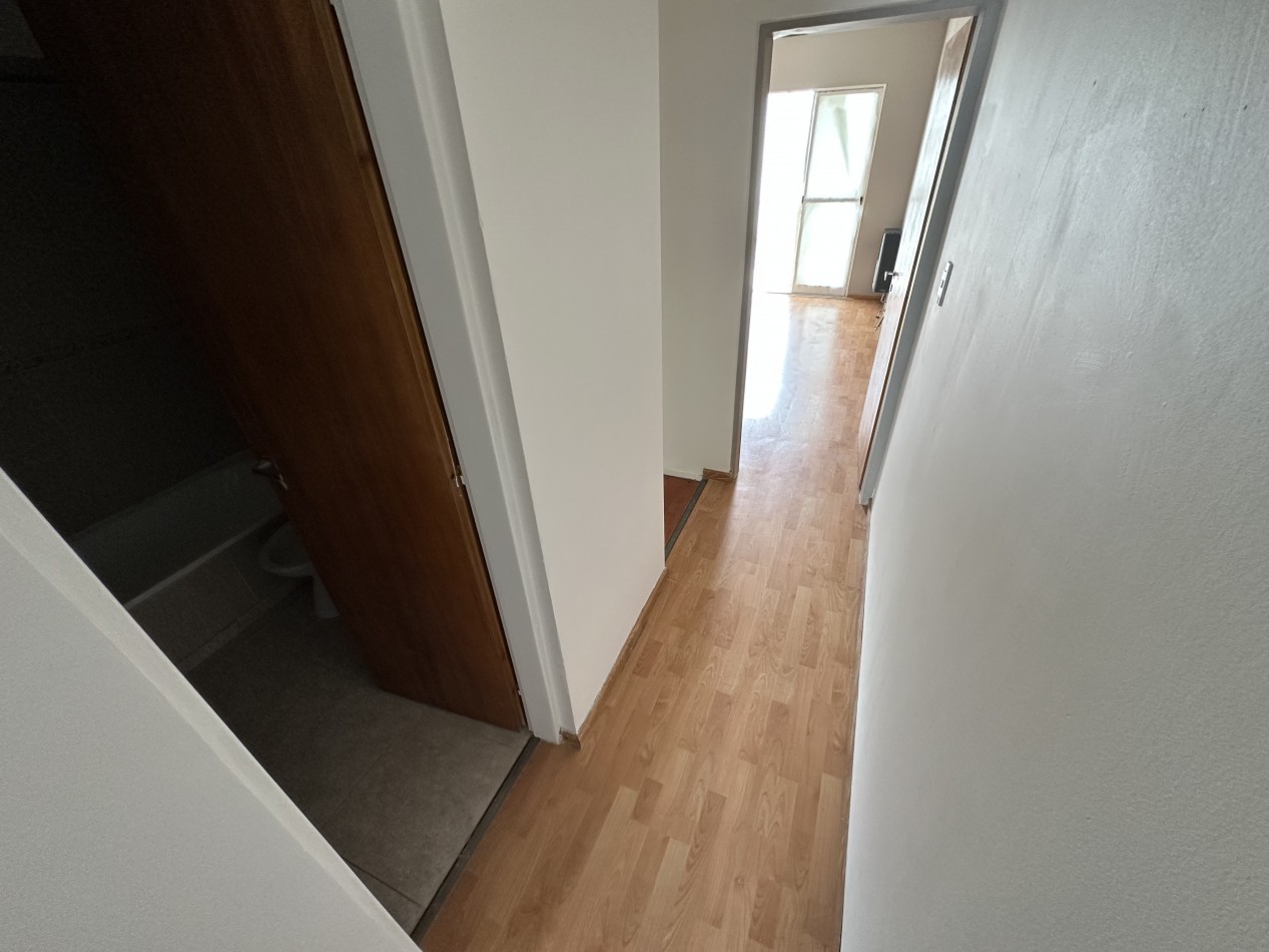 DUPLEX DE 2 DORMITORIOS CON PATIO Y ENTRADA VEHICULAR