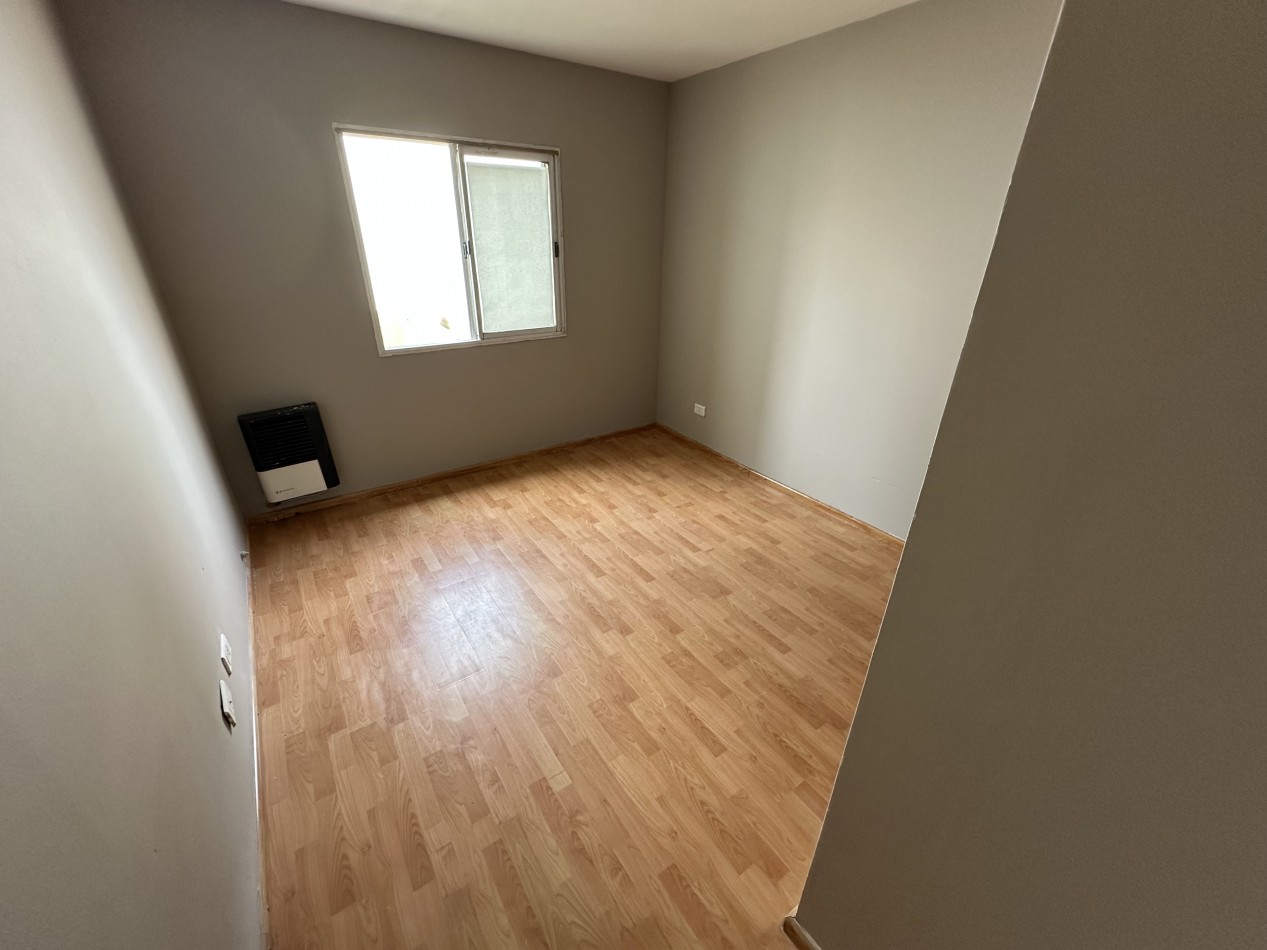 DUPLEX DE 2 DORMITORIOS CON PATIO Y ENTRADA VEHICULAR