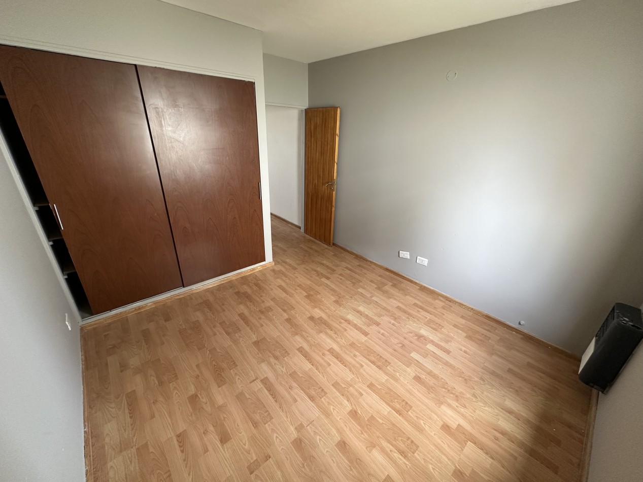 DUPLEX DE 2 DORMITORIOS CON PATIO Y ENTRADA VEHICULAR