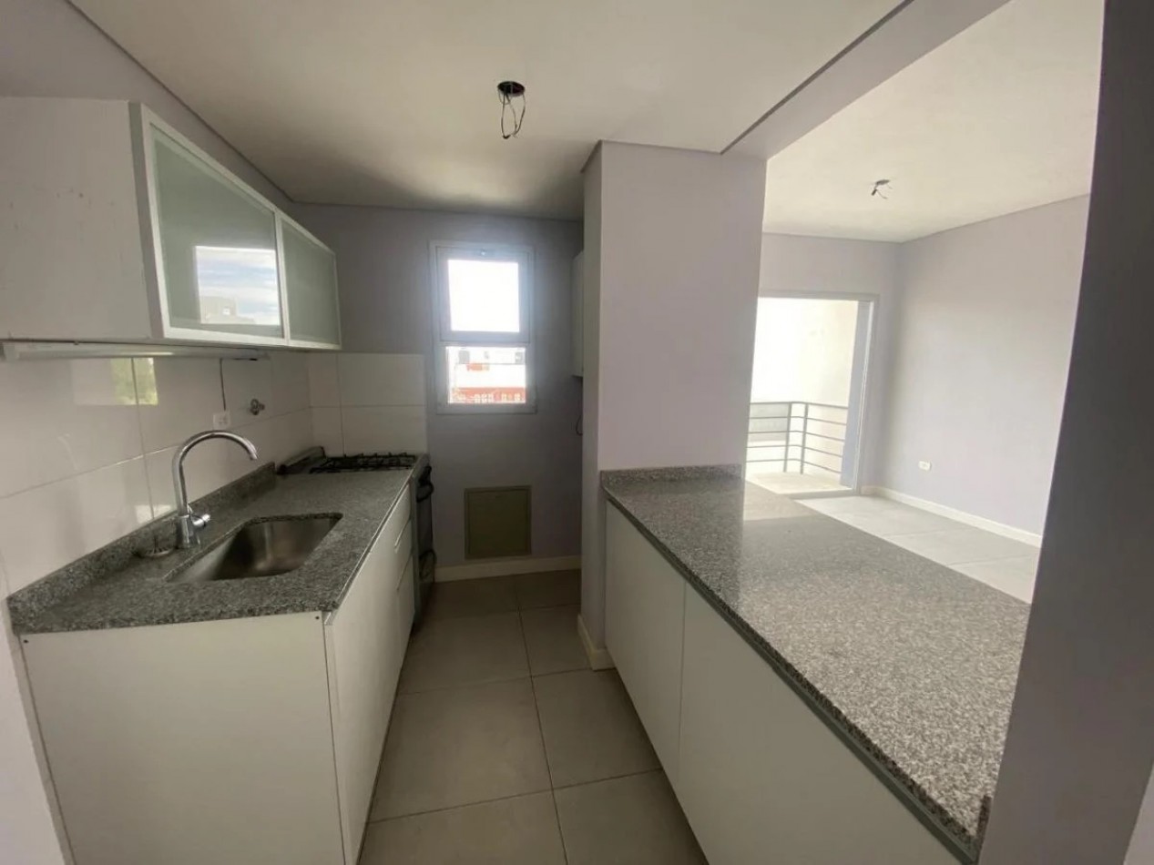 DEPTO 2 DORMITORIOS CON COCHERA EN BARRIO SUR