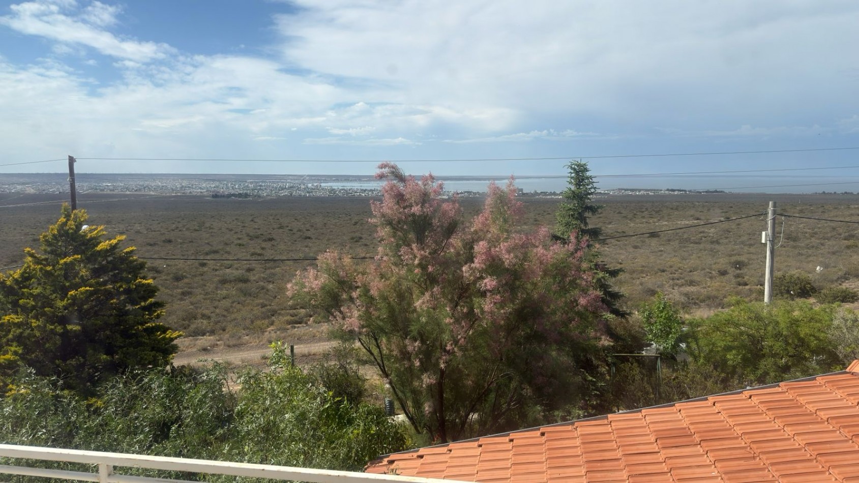 CASA 3 DORMITORIOS CON VISTA PANORAMICA A LA CIUDAD