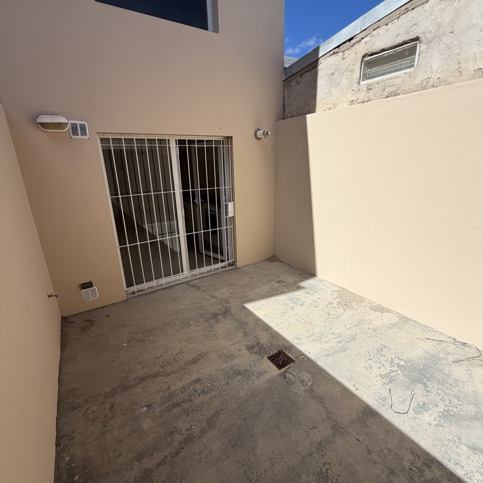 DUPLEX 2 DORMITORIOS CON PATIO Y TERRAZA