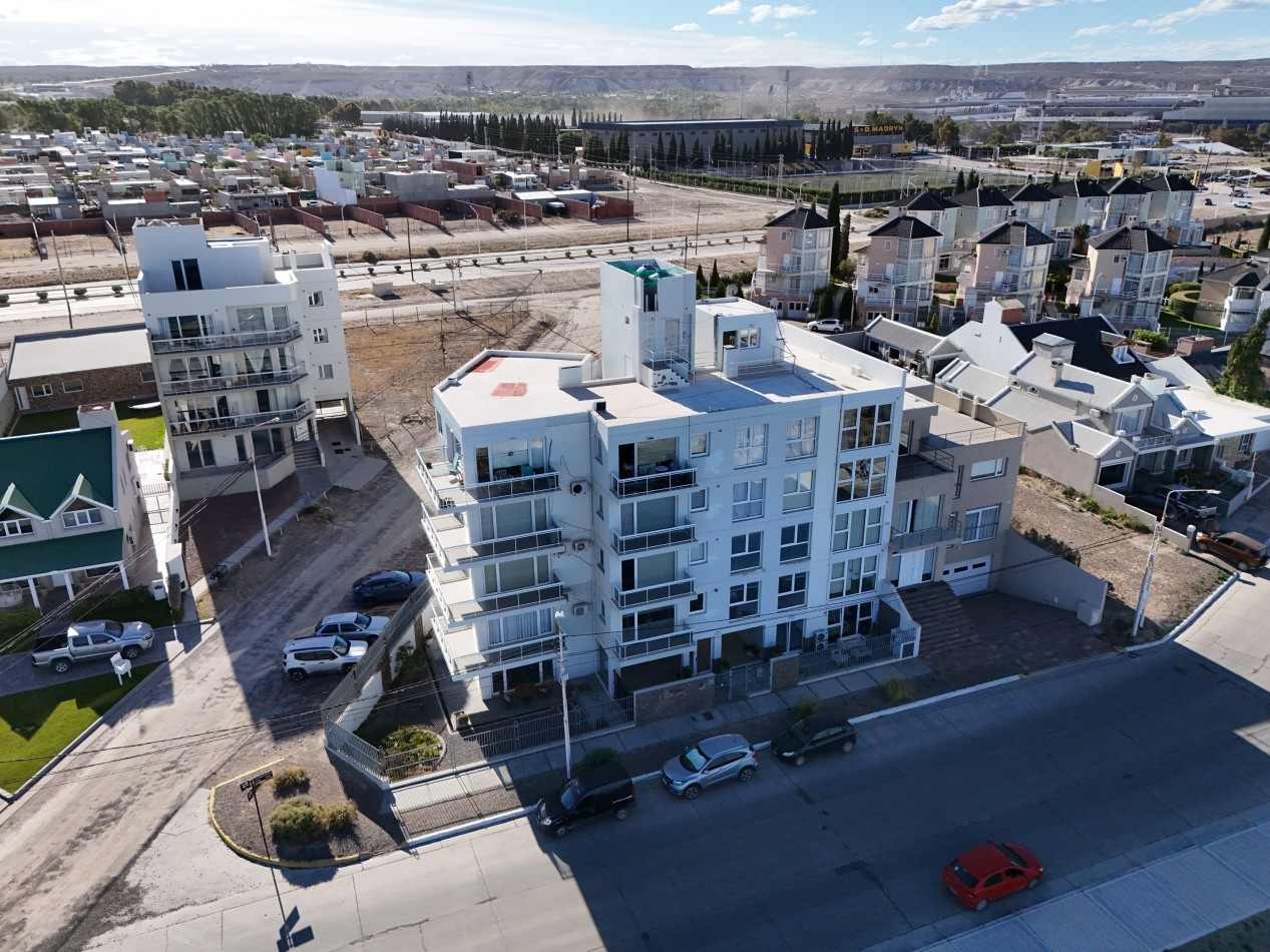 DEPTO DE 2 DORMITORIOS CON COCHERA Y PISCINA FRENTE AL MAR
