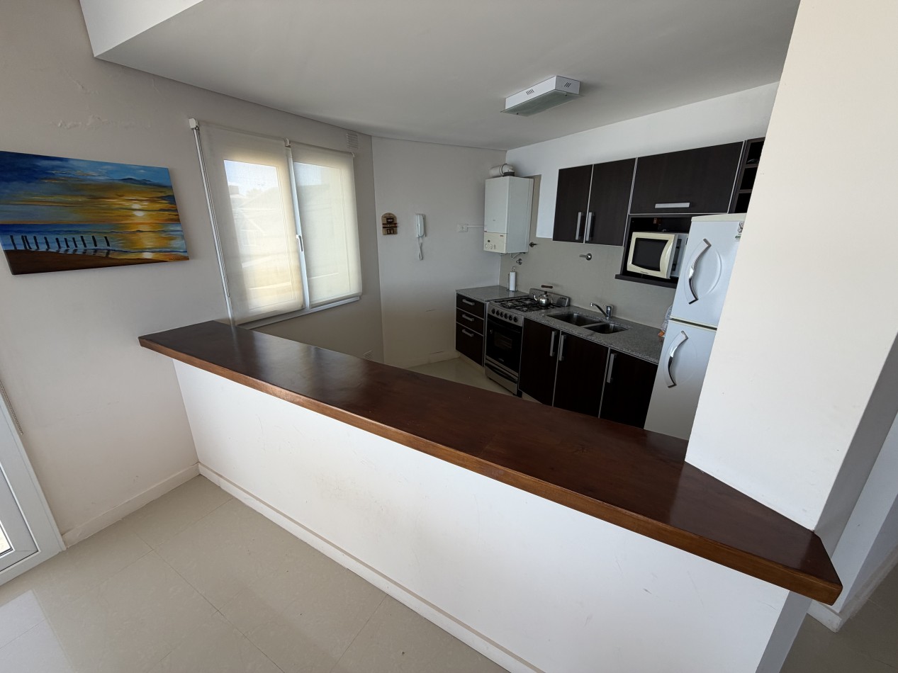 DEPTO DE 2 DORMITORIOS CON COCHERA Y PISCINA FRENTE AL MAR