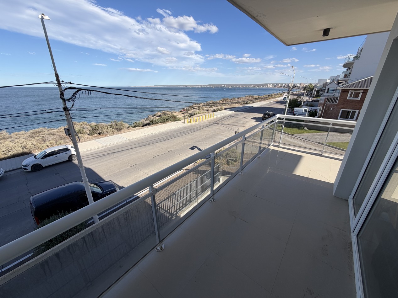 DEPTO DE 2 DORMITORIOS CON COCHERA Y PISCINA FRENTE AL MAR
