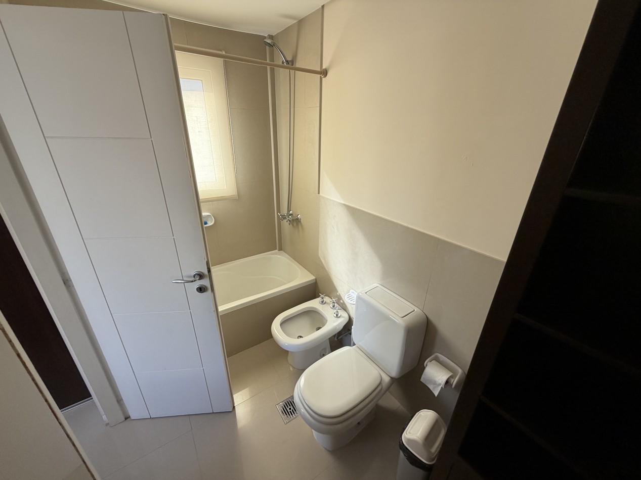 DEPTO DE 2 DORMITORIOS CON COCHERA Y PISCINA FRENTE AL MAR