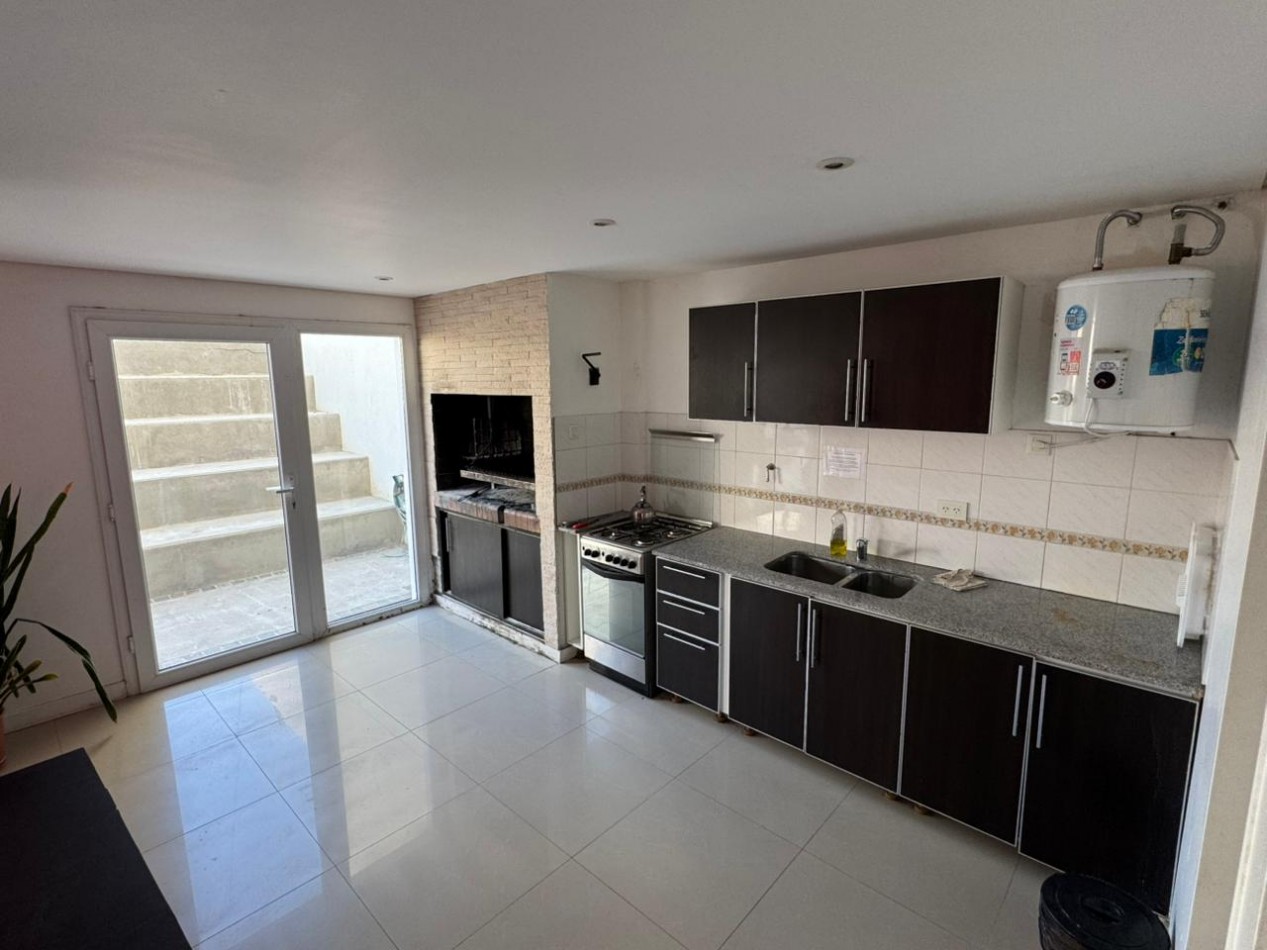 DEPTO DE 2 DORMITORIOS CON COCHERA Y PISCINA FRENTE AL MAR