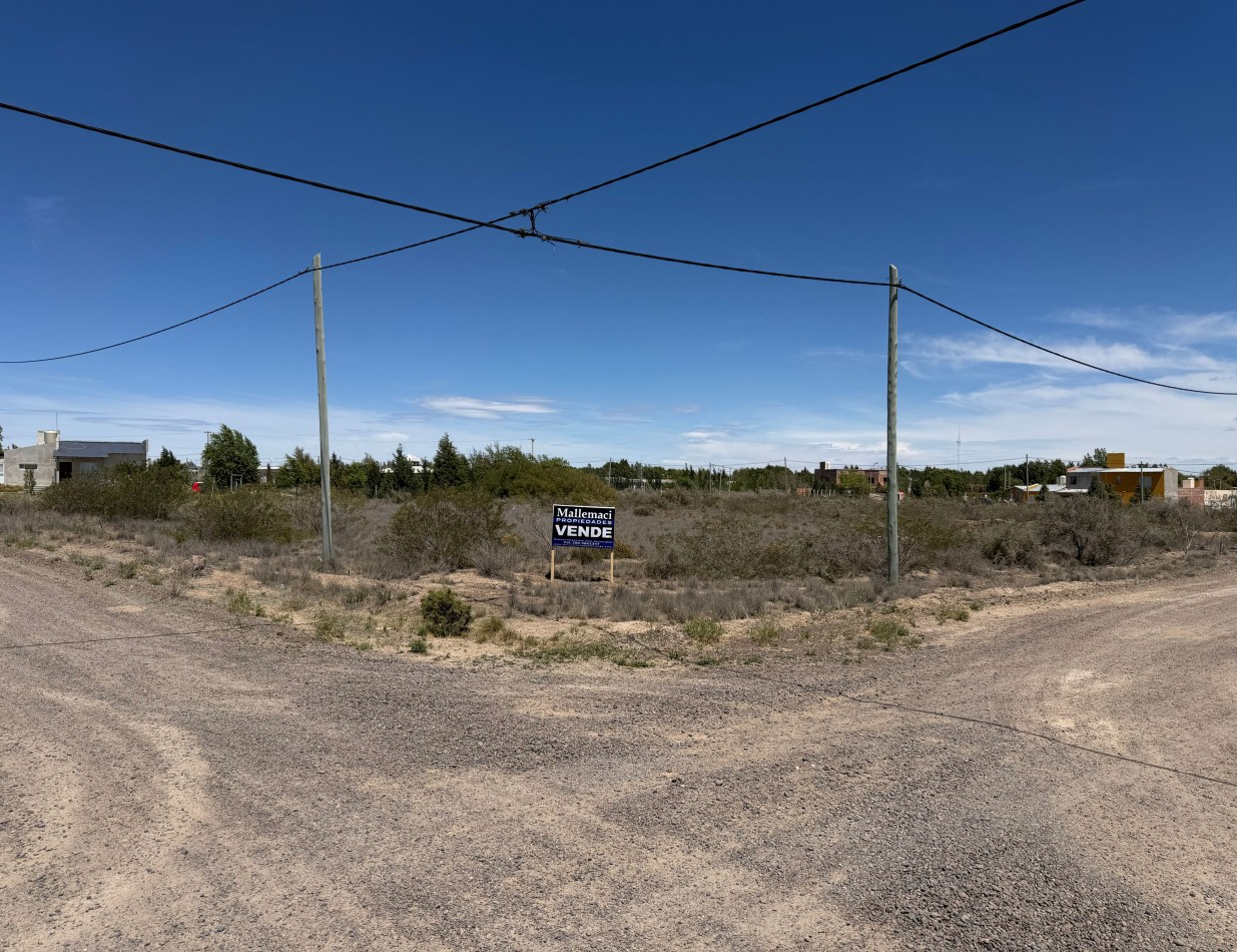 TERRENO 2500 M² EN ESQUINA CON SERVICIOS