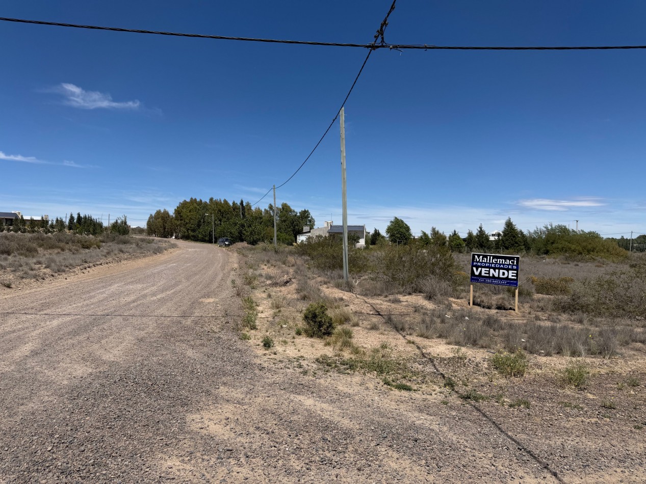 TERRENO 2500 M² EN ESQUINA CON SERVICIOS