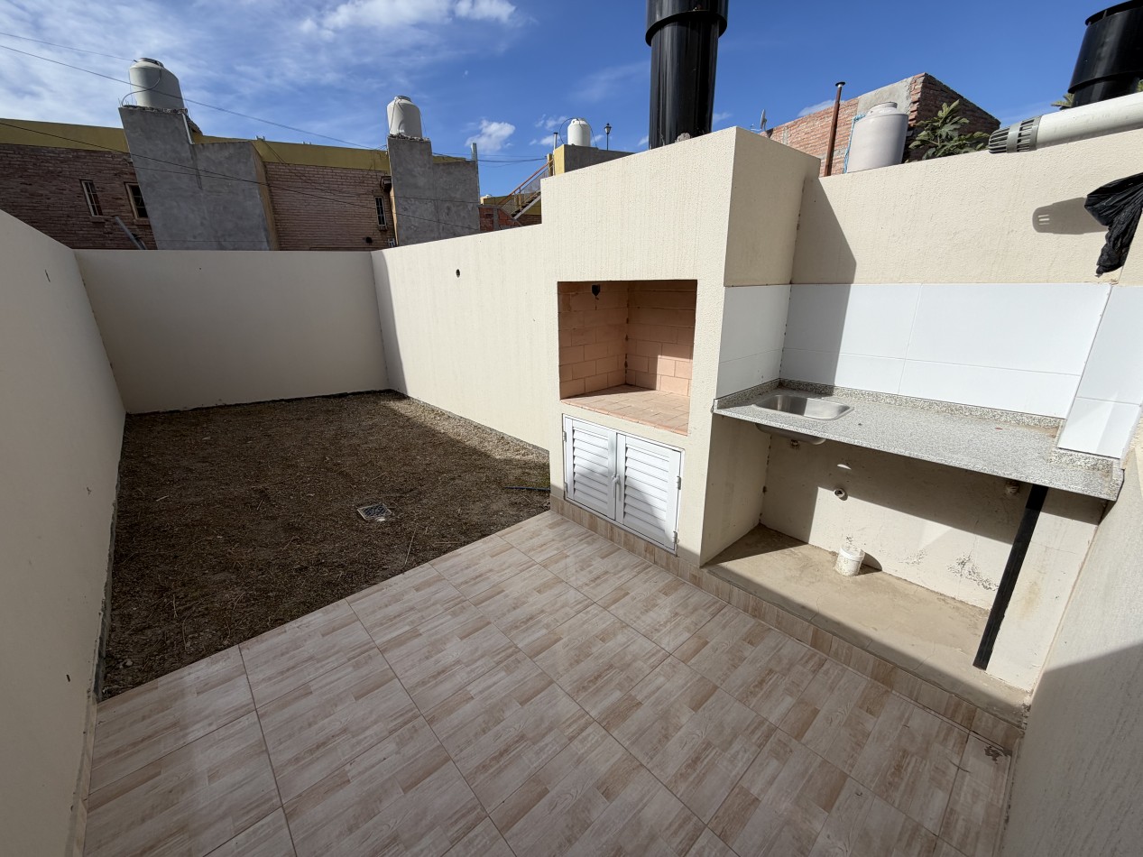 DUPLEX A ESTRENAR EN BARRIO SUR CON PATIO Y COCHERA 