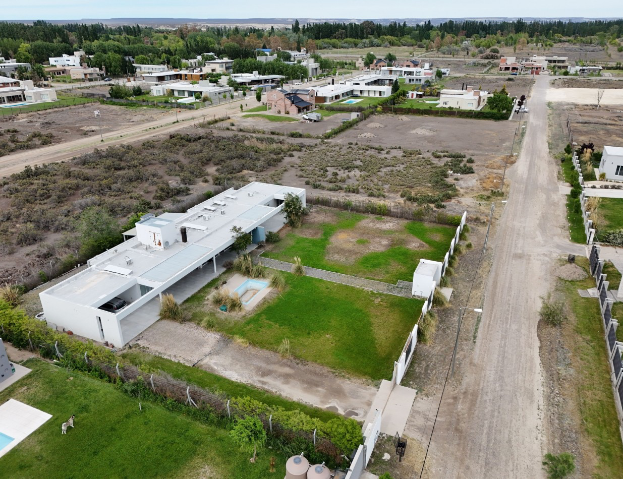 CASA DE 2 HABITACIONES SOBRE LOTE DE 2000 M² EN TRELEW